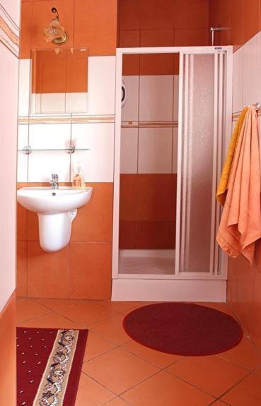 Hotel Mily Krosno Habitación foto